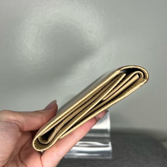 Authentic Prada Vernis Beige Trifold - Picture 12 of 14